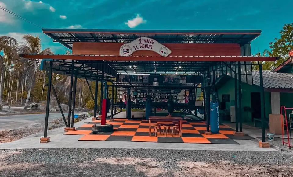 Por Phikanet Muay Thai